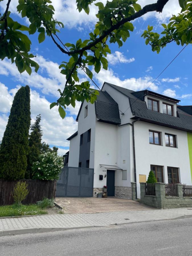 Apartment Dubnica Prejta Dubnica nad Váhom Exteriör bild